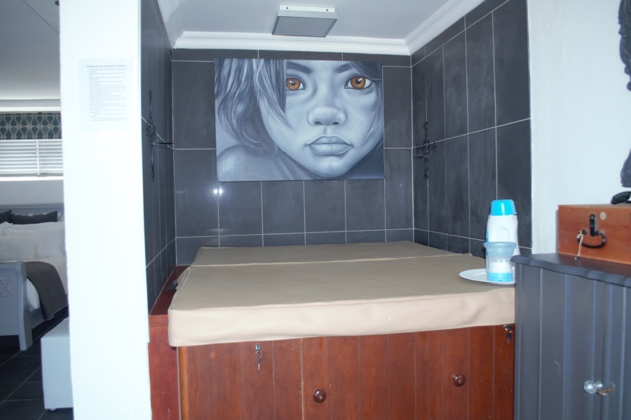 6 Bedroom Property for Sale in Perlemoenbaai Western Cape